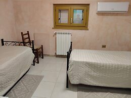COUNTRY HOUSE