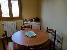 COUNTRY HOUSE