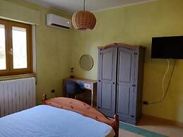 COUNTRY HOUSE