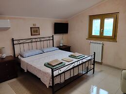 COUNTRY HOUSE