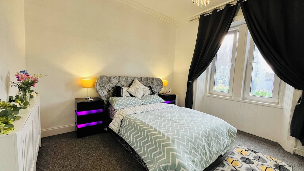 3 Bedrooms Apartment Self Check In Free Parking