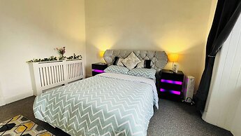 3 Bedrooms Apartment Self Check In Free Parking