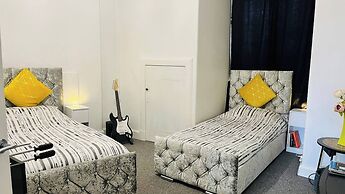 3 Bedrooms Apartment Self Check In Free Parking
