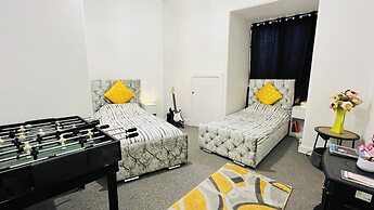 3 Bedrooms Apartment Self Check In Free Parking