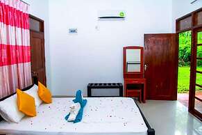 Thathsara Holiday Inn
