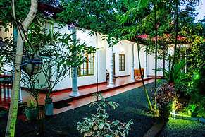 Thathsara Holiday Inn