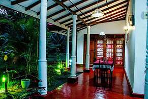 Thathsara Holiday Inn