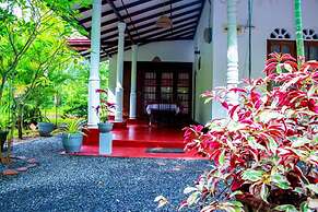 Thathsara Holiday Inn
