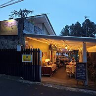 Parabonhaus Kopitiam - Bed & Breakfast