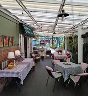 Parabonhaus Kopitiam - Bed & Breakfast
