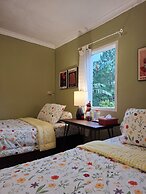 Parabonhaus Kopitiam - Bed & Breakfast