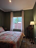 Parabonhaus Kopitiam - Bed & Breakfast