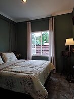 Parabonhaus Kopitiam - Bed & Breakfast