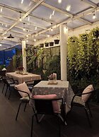 Parabonhaus Kopitiam - Bed & Breakfast