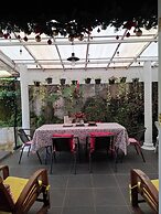 Parabonhaus Kopitiam - Bed & Breakfast