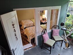 Parabonhaus Kopitiam - Bed & Breakfast
