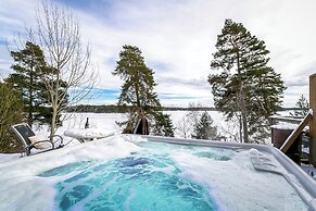 Waterfront Spa Retreat with Hot Tub