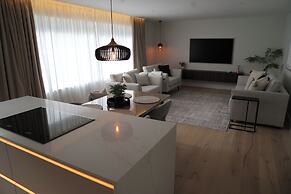 1st Floor Luxury 2-bed Apt, Sleeps 6