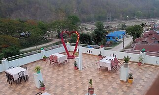 Domukha pali ghar