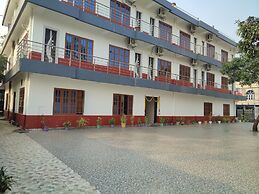 Domukha pali ghar