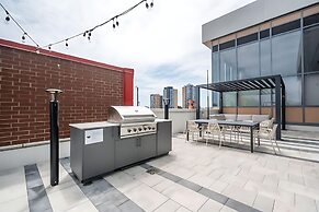 New High Rise Building w Gorgeous Views