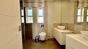 Vilamoura Golf Villa 2 by Homing