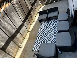 Renovated 2 Bedroom Apt Central Hamilton
