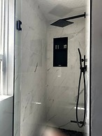 Renovated 2 Bedroom Apt Central Hamilton