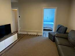 Renovated 2 Bedroom Apt Central Hamilton