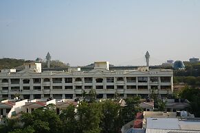 La Riviera Suites