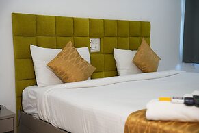 La Riviera Suites