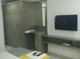 La Riviera Suites