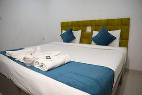 La Riviera Suites
