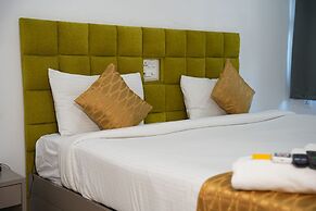 La Riviera Suites
