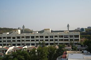 La Riviera Suites