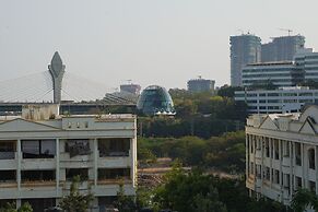 La Riviera Suites