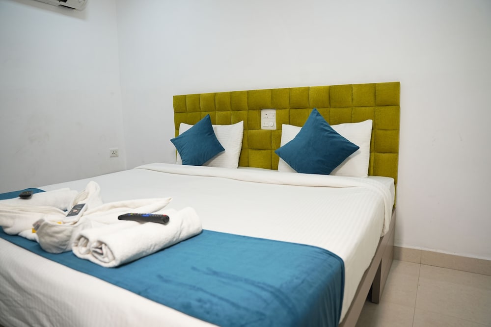 La Riviera Suites