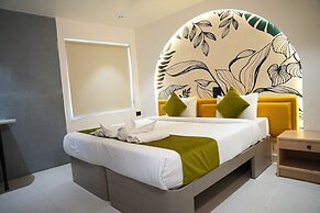La Riviera Suites