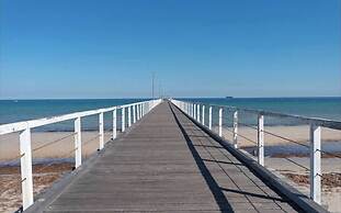 Lovely Beachside Largs Bay - free wine