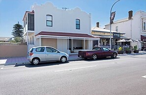 Lovely Beachside Largs Bay - free wine