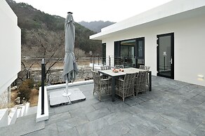 Bebridge Pool Villa Resort