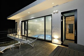 Bebridge Pool Villa Resort