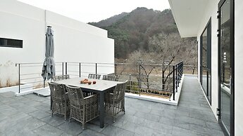 Bebridge Pool Villa Resort
