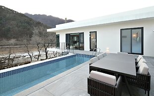 Bebridge Pool Villa Resort