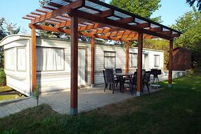 Mobile Home im Ferienpark mit Seezugang