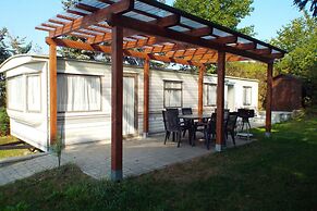 Mobile Home im Ferienpark mit Seezugang