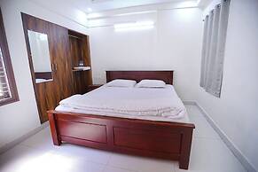 VIC HOMESTAY by pickurstay Hotels