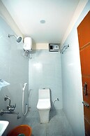 VIC HOMESTAY by pickurstay Hotels