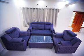 VIC HOMESTAY by pickurstay Hotels