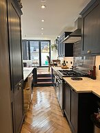 Spacious House in Guildford